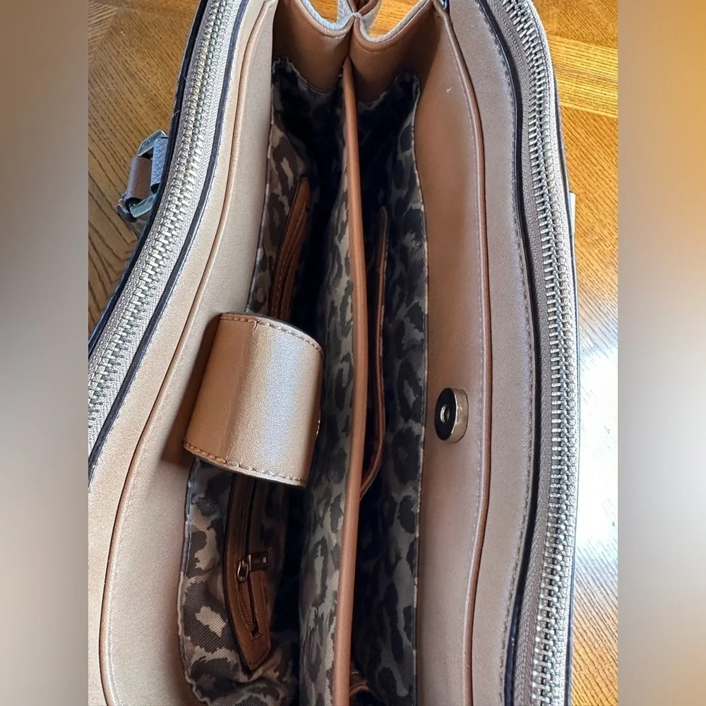 Guess Hand Bag lockable signature